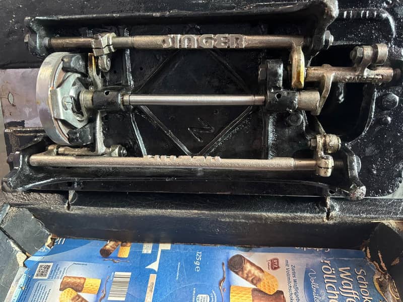 Singer sewing machine for sale 5