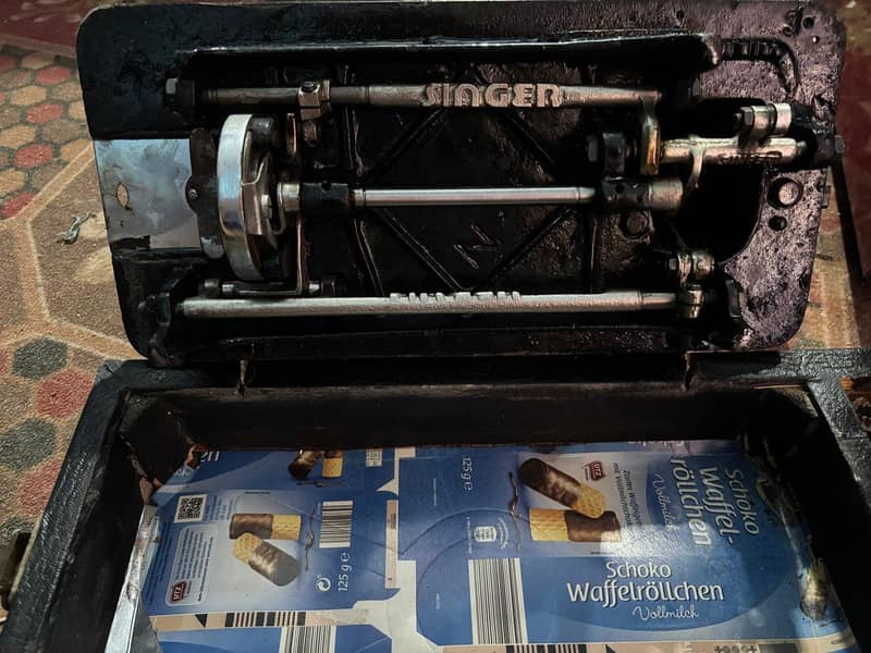 Singer sewing machine for sale 6