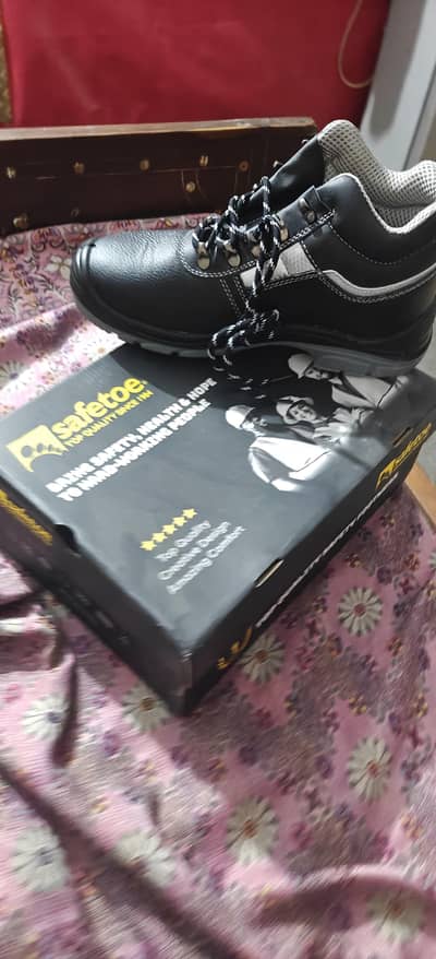 safetoe safety shoe available