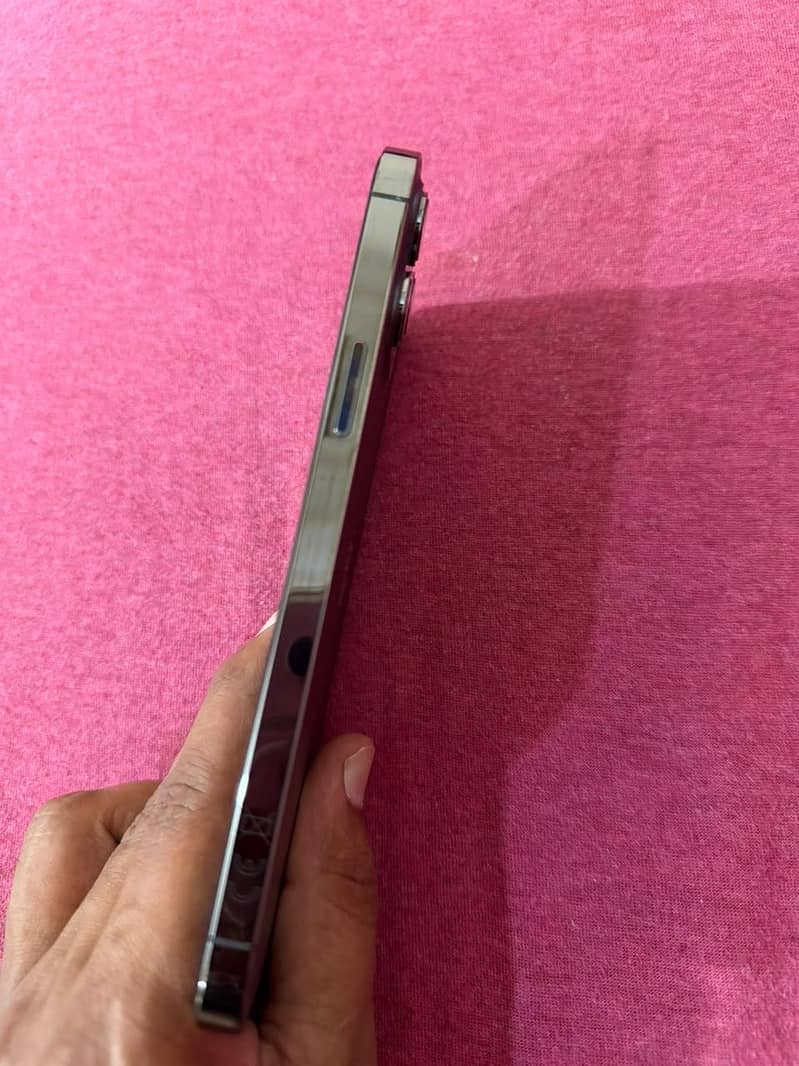 Apple iPhone 12 Pro Max 4