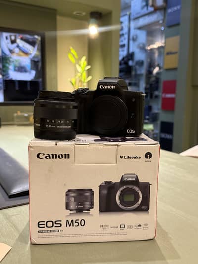 Canon Eos M50 with 15-45mm