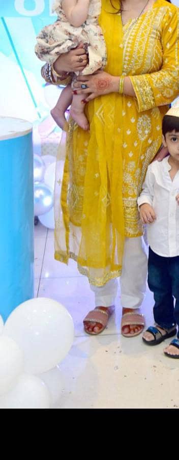 kameez and dupatta hai