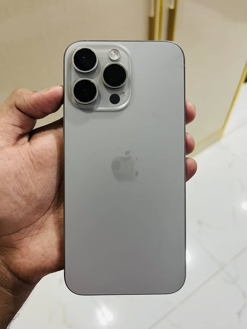 Apple iPhone 15 Pro Max 0