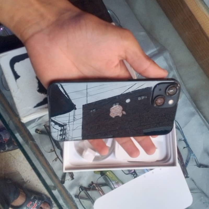 Apple iPhone 13 1