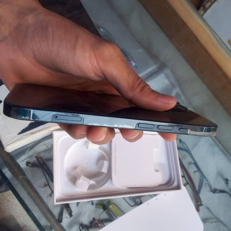 Apple iPhone 13 4