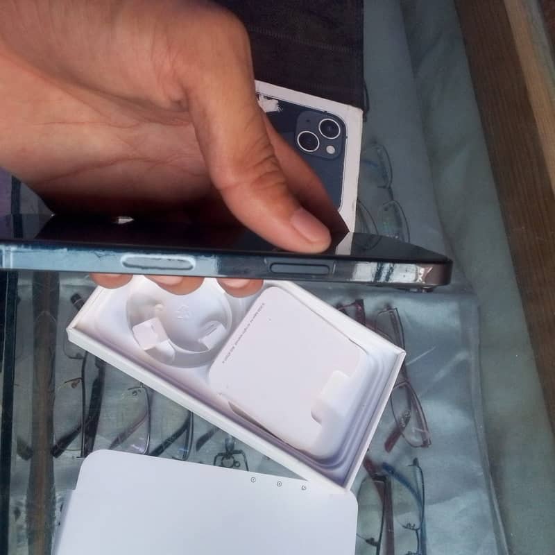 Apple iPhone 13 5
