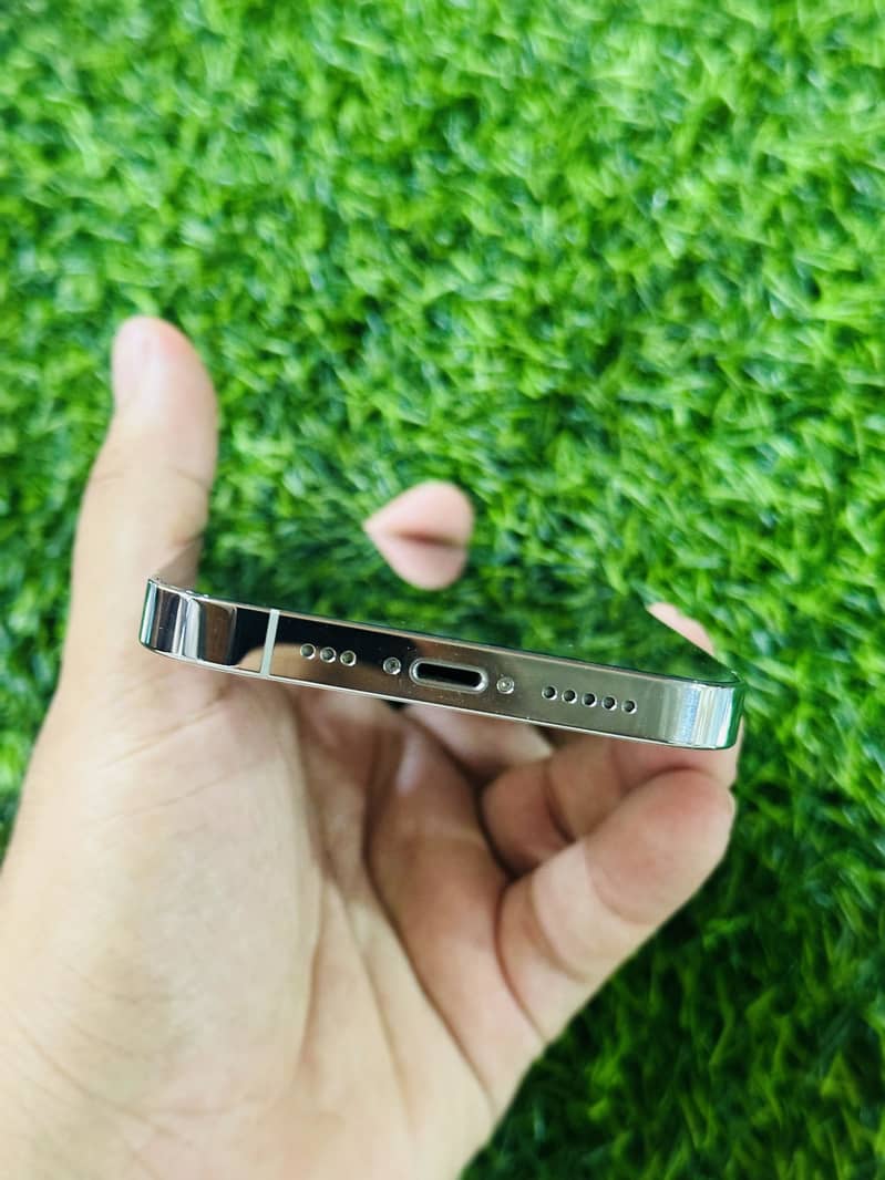 Apple iPhone 14 Pro 1