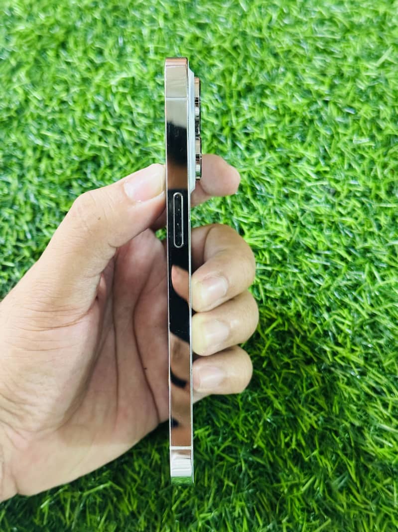 Apple iPhone 14 Pro 2