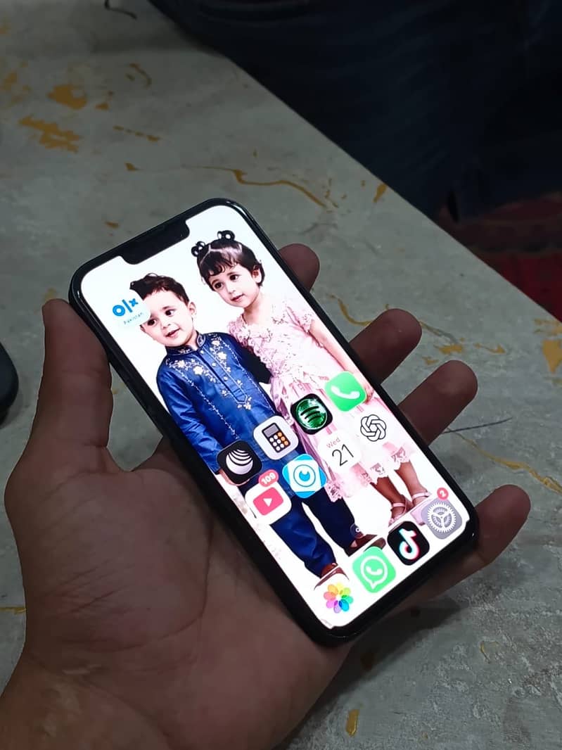 Apple iPhone 13 5