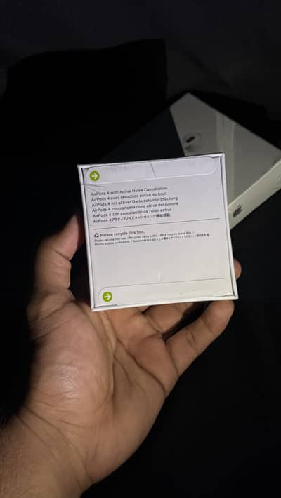 AirPods 4 ANC
