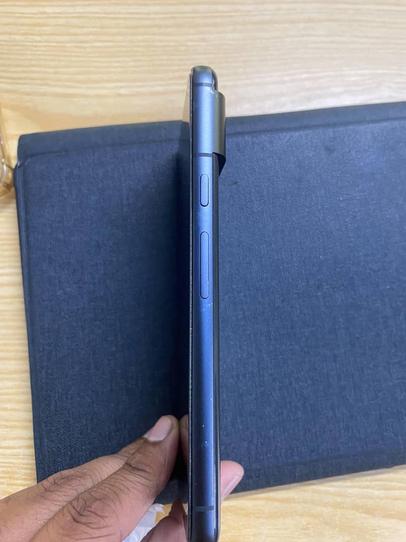 Google Pixel 8 4