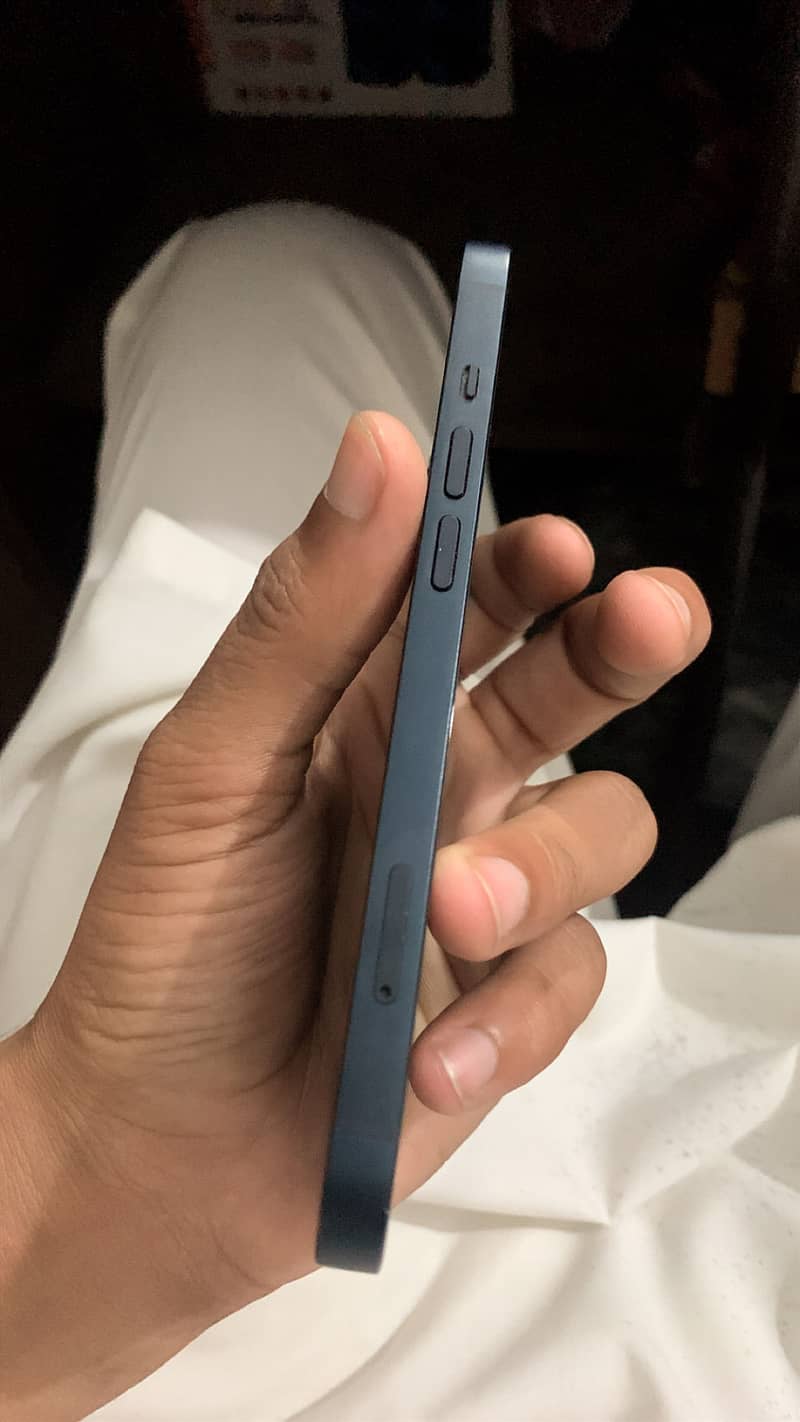 Apple iPhone 13 locked 1