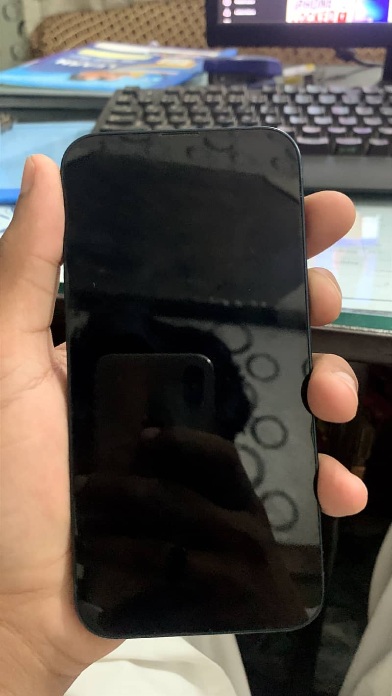 Apple iPhone 13 locked 6