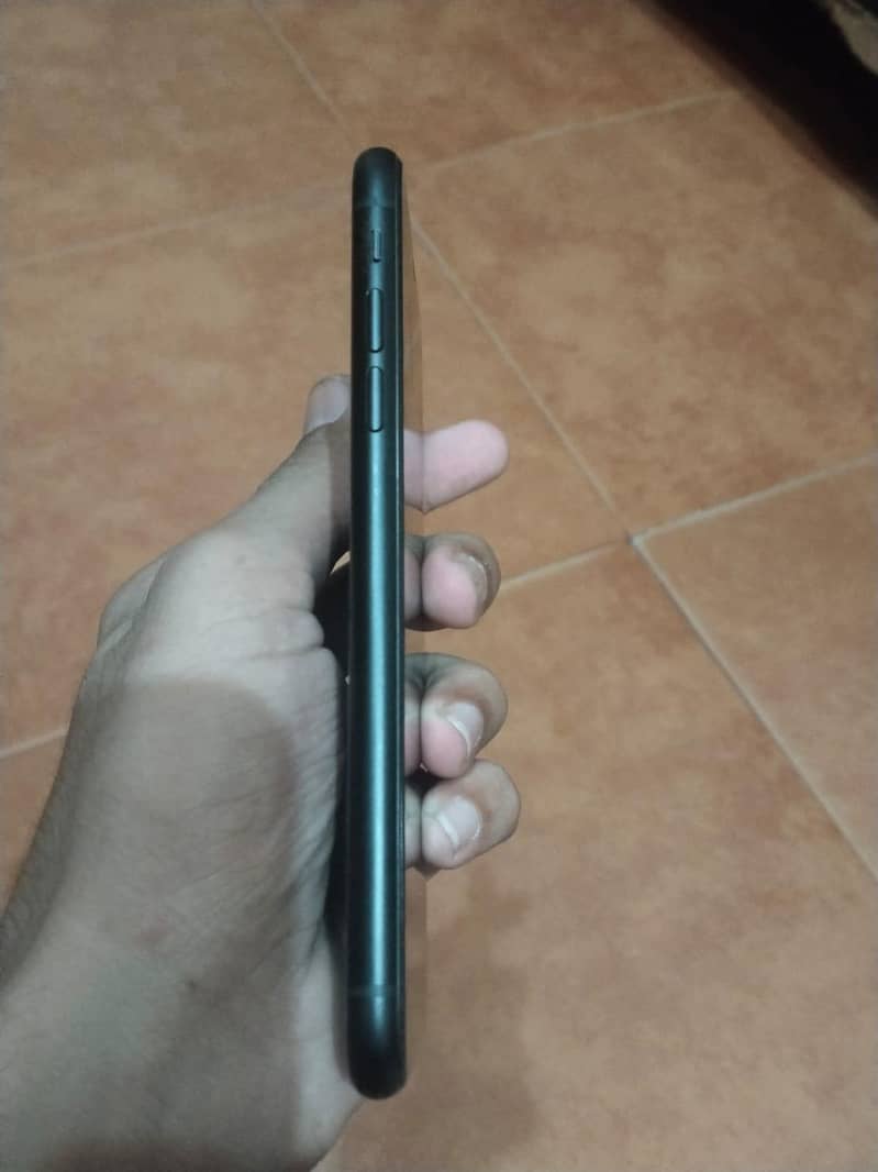 Apple iPhone XR 1