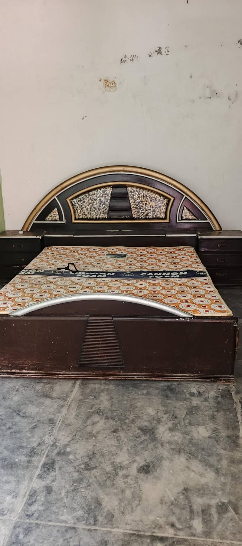 Bed dressing almari 0