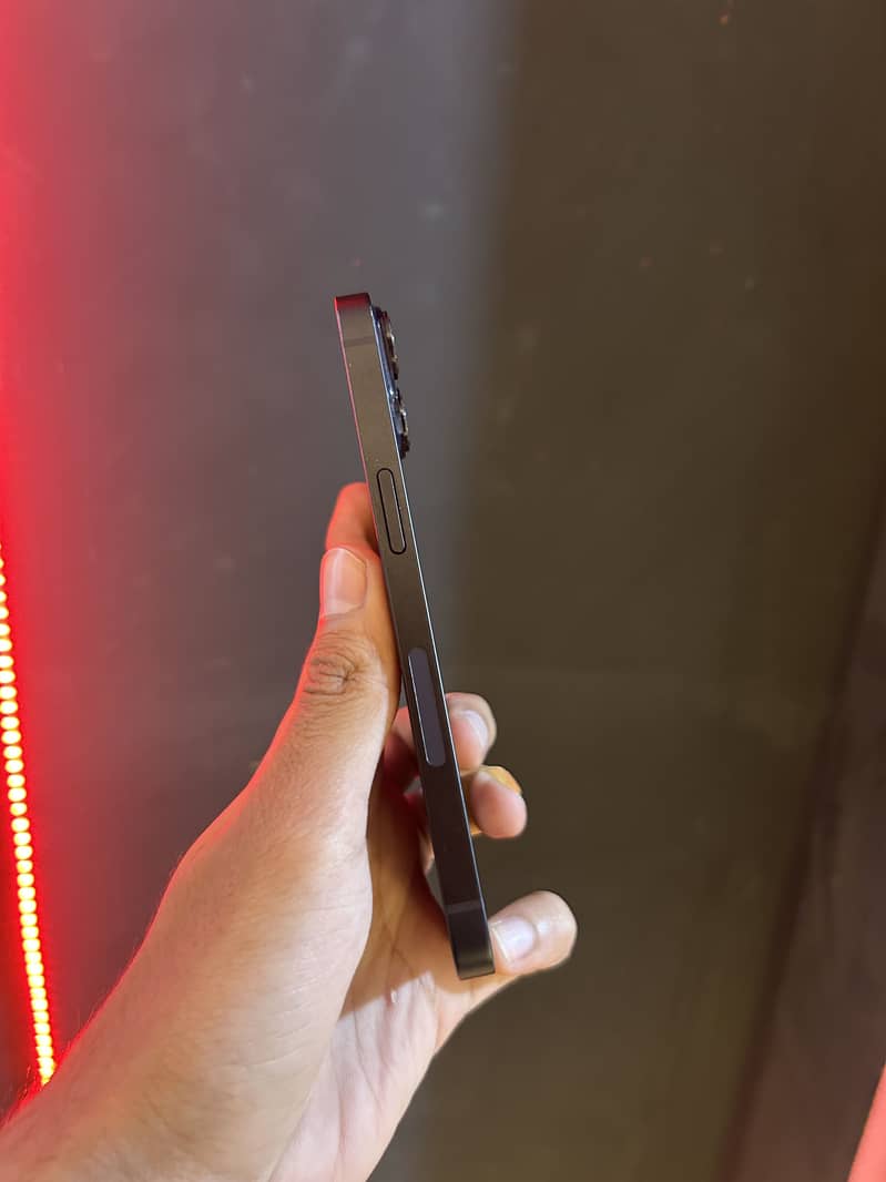 Apple iPhone 14 3