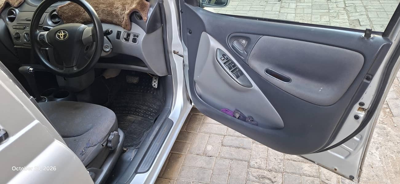 Toyota Vitz 2002 10