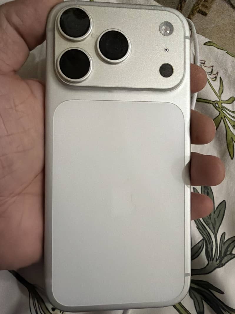 Apple iPhone 17 Pro 0