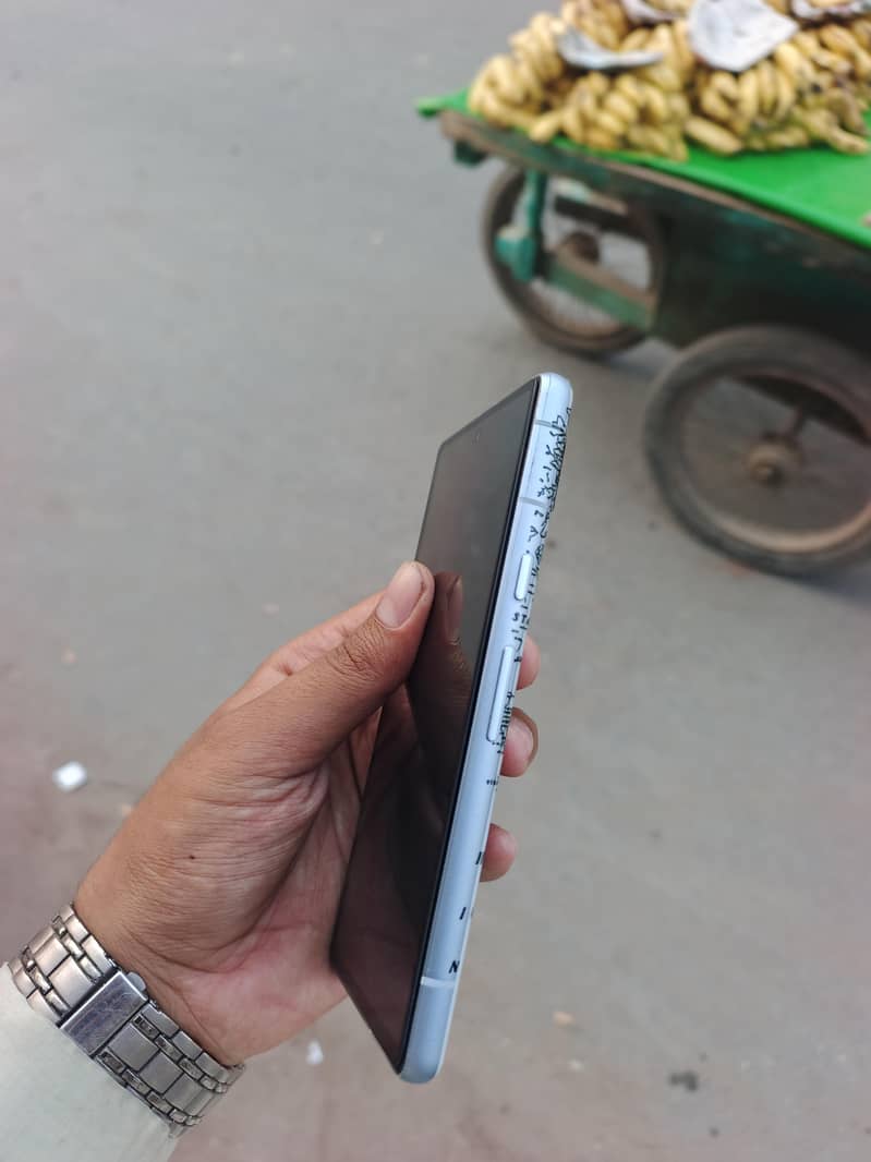 Google Pixel 7a 5