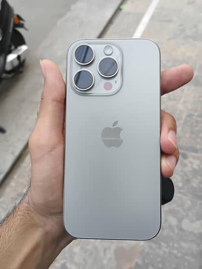 Apple iPhone 16 Pro