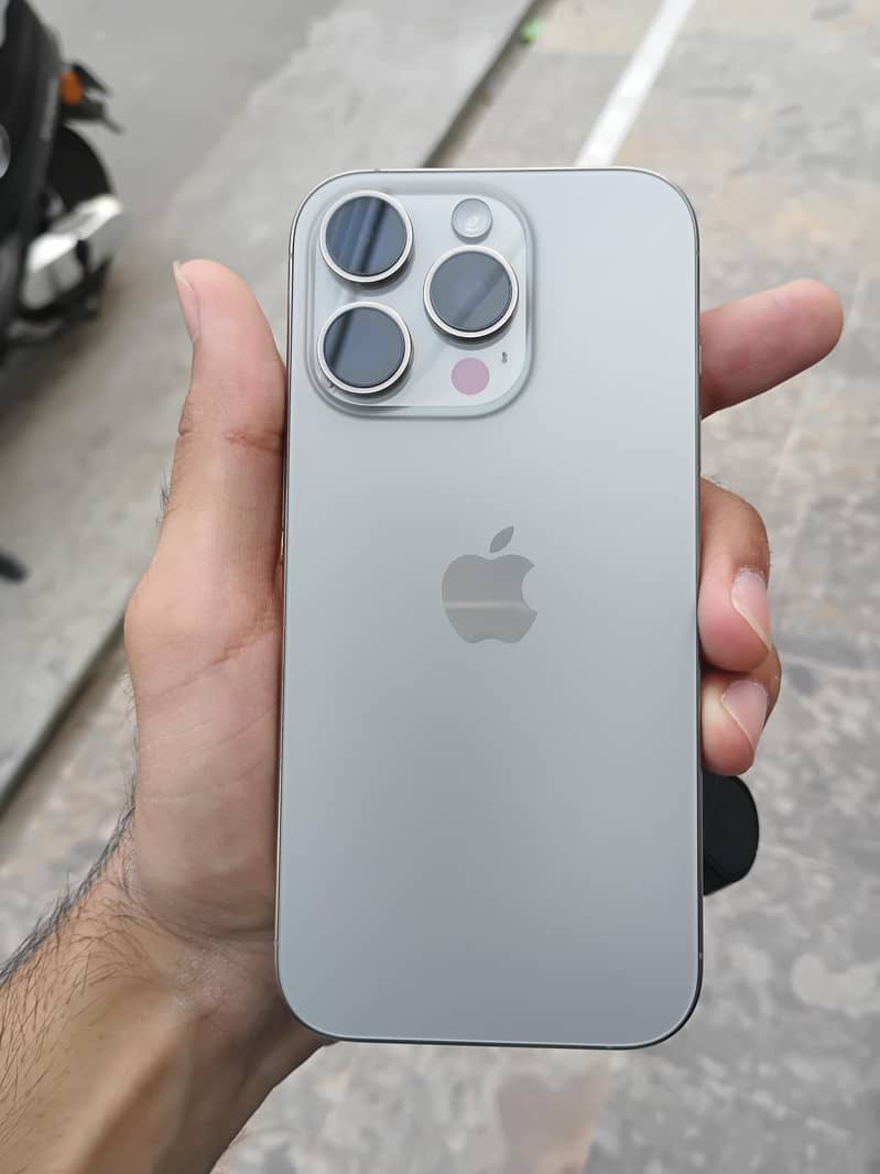 Apple iPhone 16 Pro 0