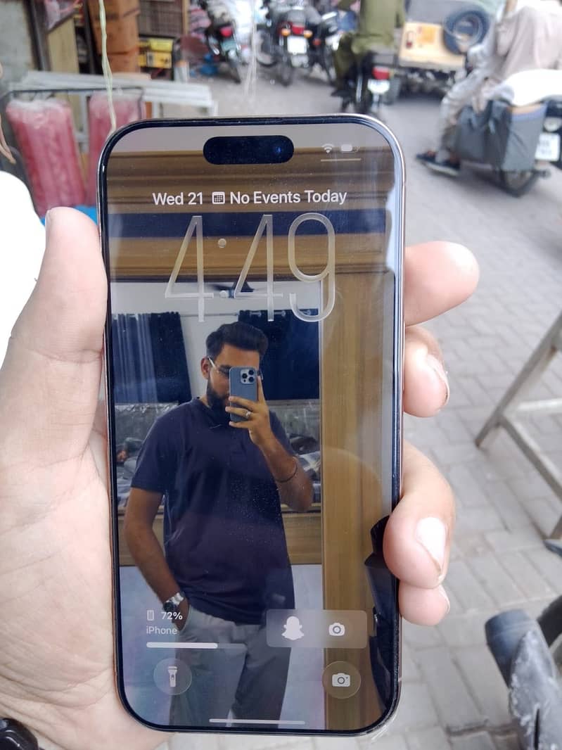 Apple iPhone 16 Pro 0