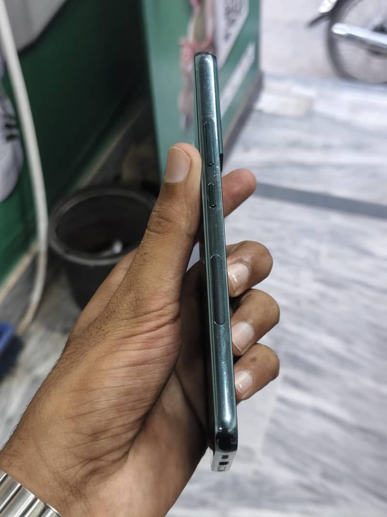Samsung Mobile S22 Plus 1