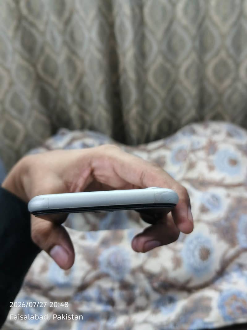 Apple iPhone XR 1