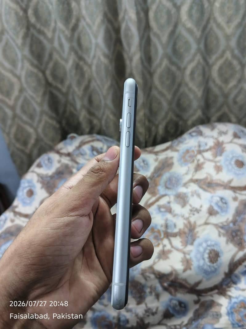 Apple iPhone XR 6