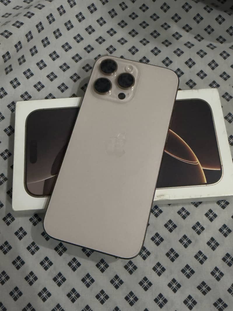 Apple iPhone 16 Pro Max 0