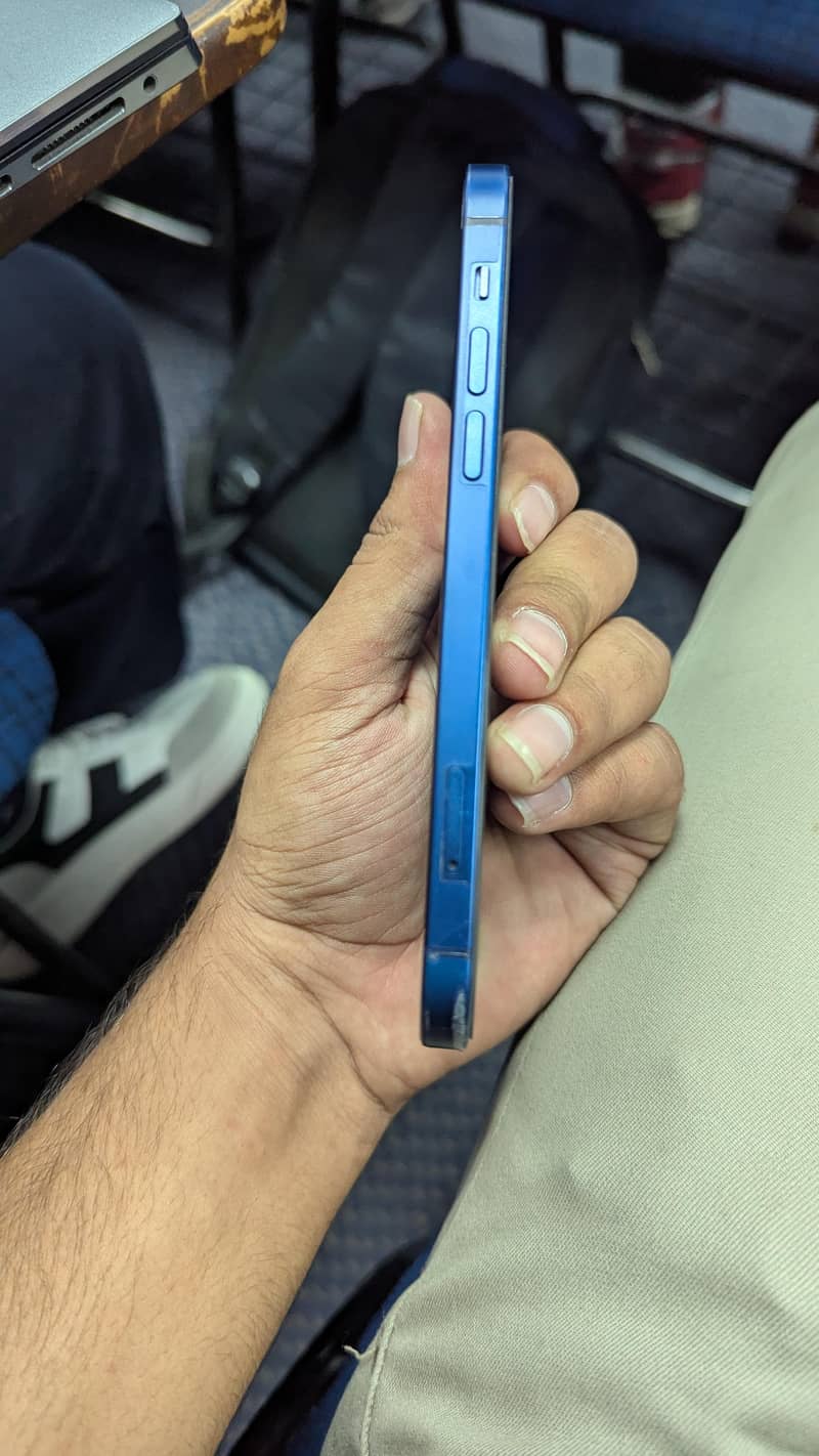 Apple iPhone 12 3