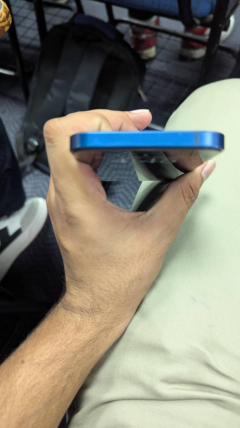 Apple iPhone 12 4