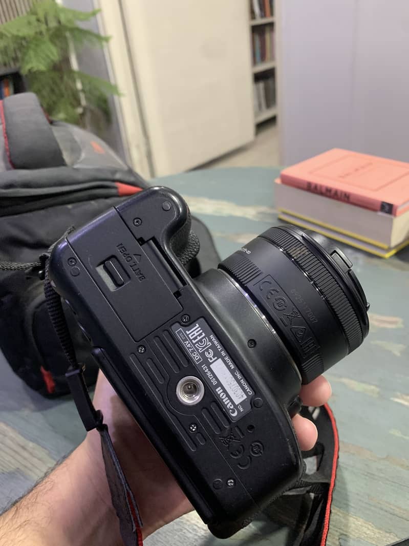 DSLR EOS 700D with basic and 50 mm lens 5
