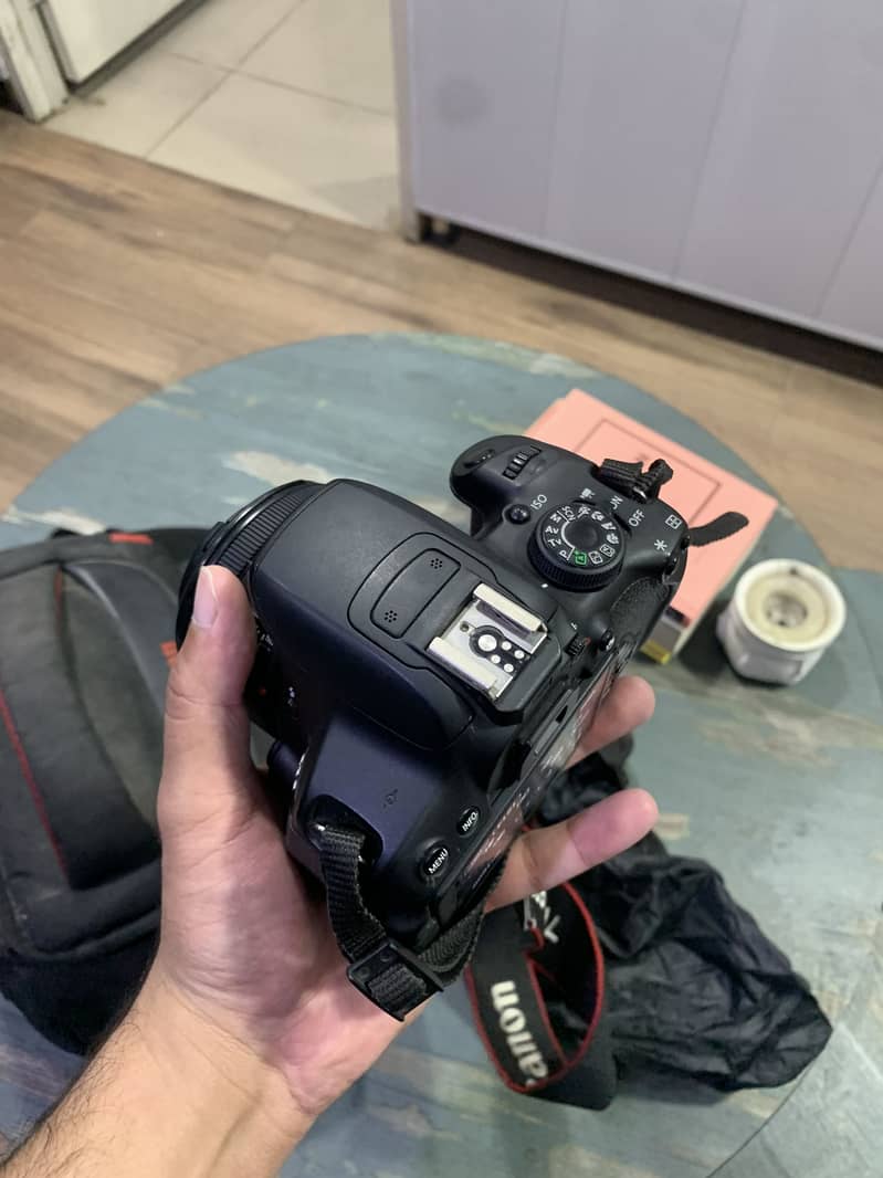 DSLR EOS 700D with basic and 50 mm lens 7