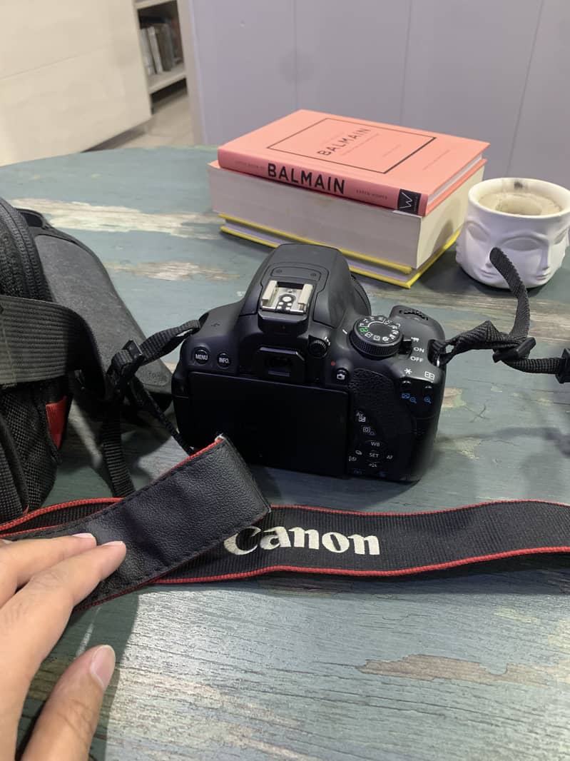 DSLR EOS 700D with basic and 50 mm lens 9
