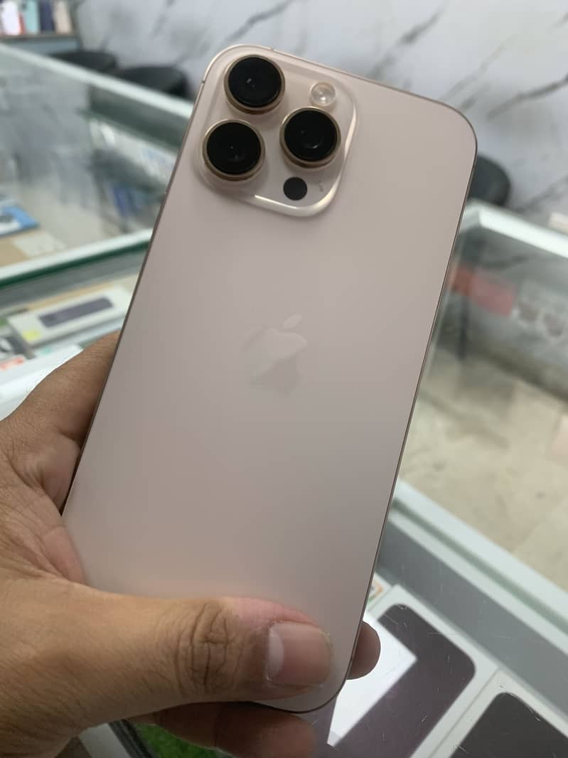 Apple iPhone 16 Pro Max 1