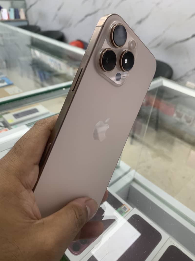 Apple iPhone 16 Pro Max 2