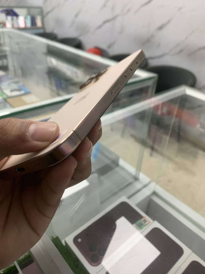 Apple iPhone 16 Pro Max 3