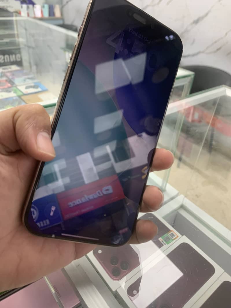 Apple iPhone 16 Pro Max 4