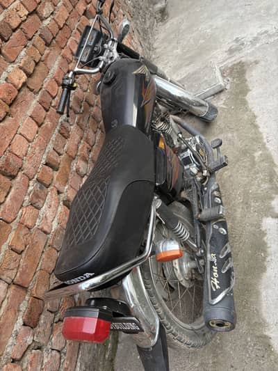 Honda 125 2021 model or Exchng just ybr