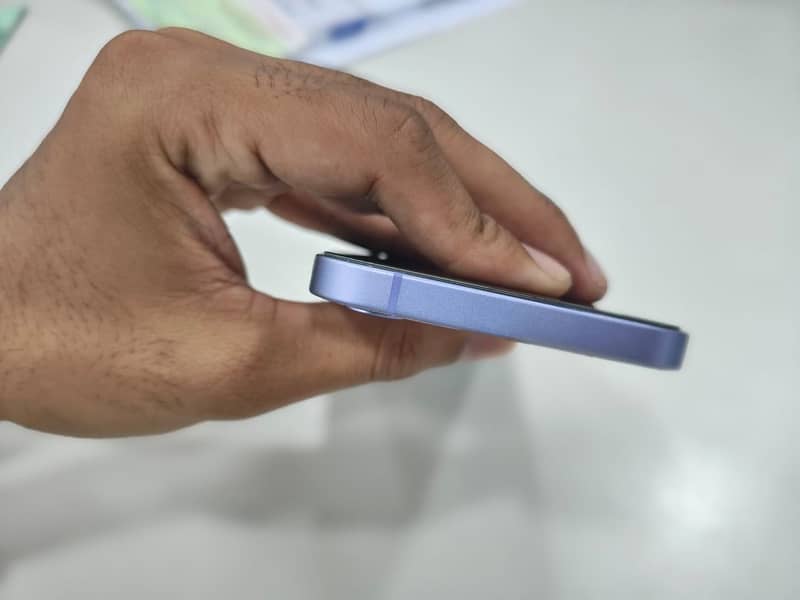 Apple iPhone 12 4