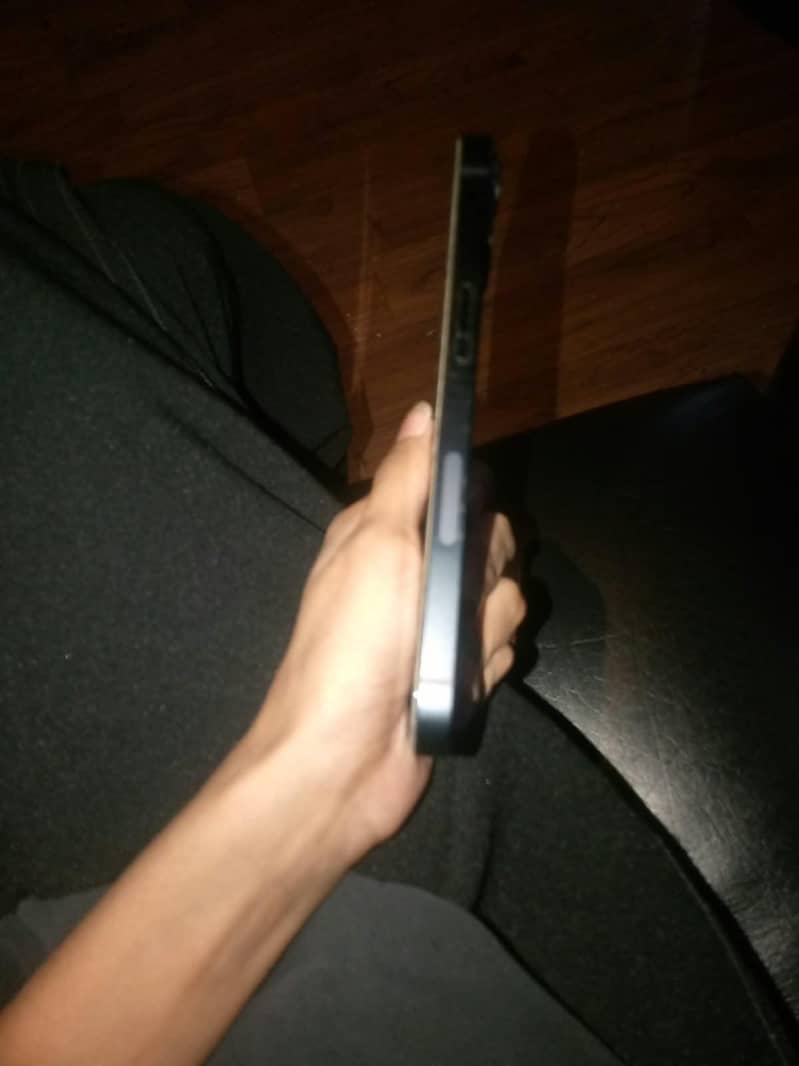 Apple iPhone 13 2