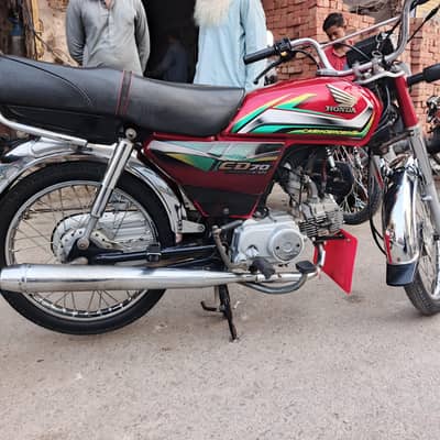 Honda CD70 2022-model for sale.
