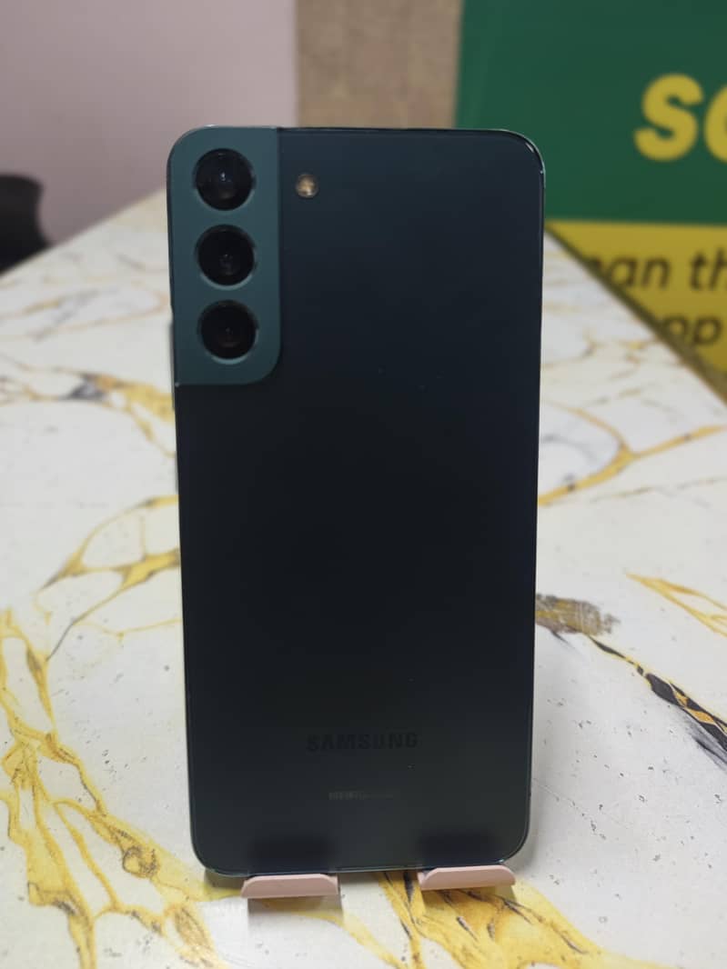 Samsung Mobile S22 Plus 4