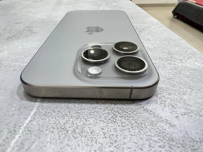 Apple iPhone 15 Pro 2