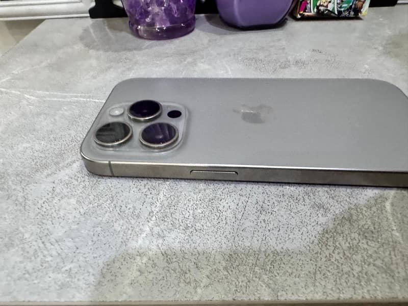 Apple iPhone 15 Pro 4