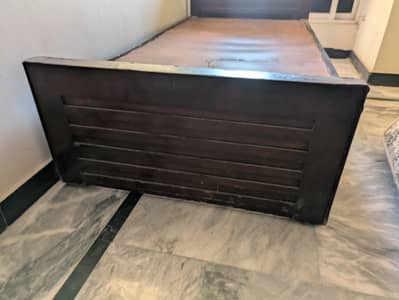 single bed available for sale in good condition