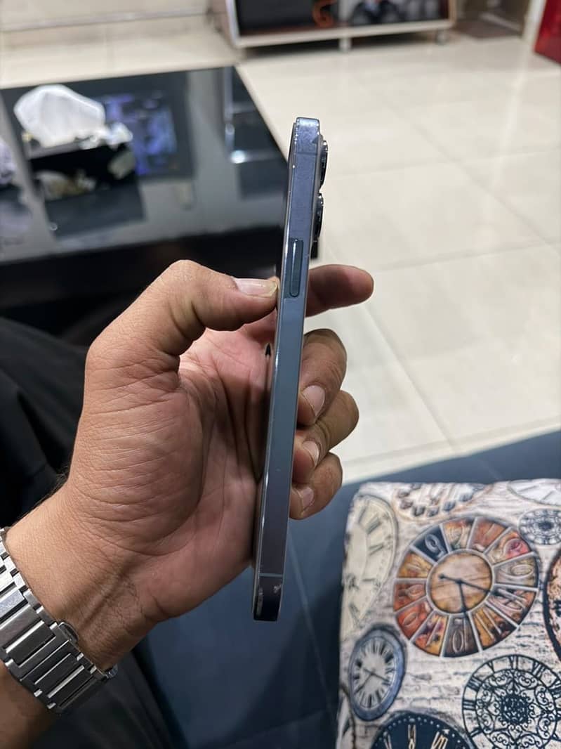 Apple iPhone 13 Pro Max 4