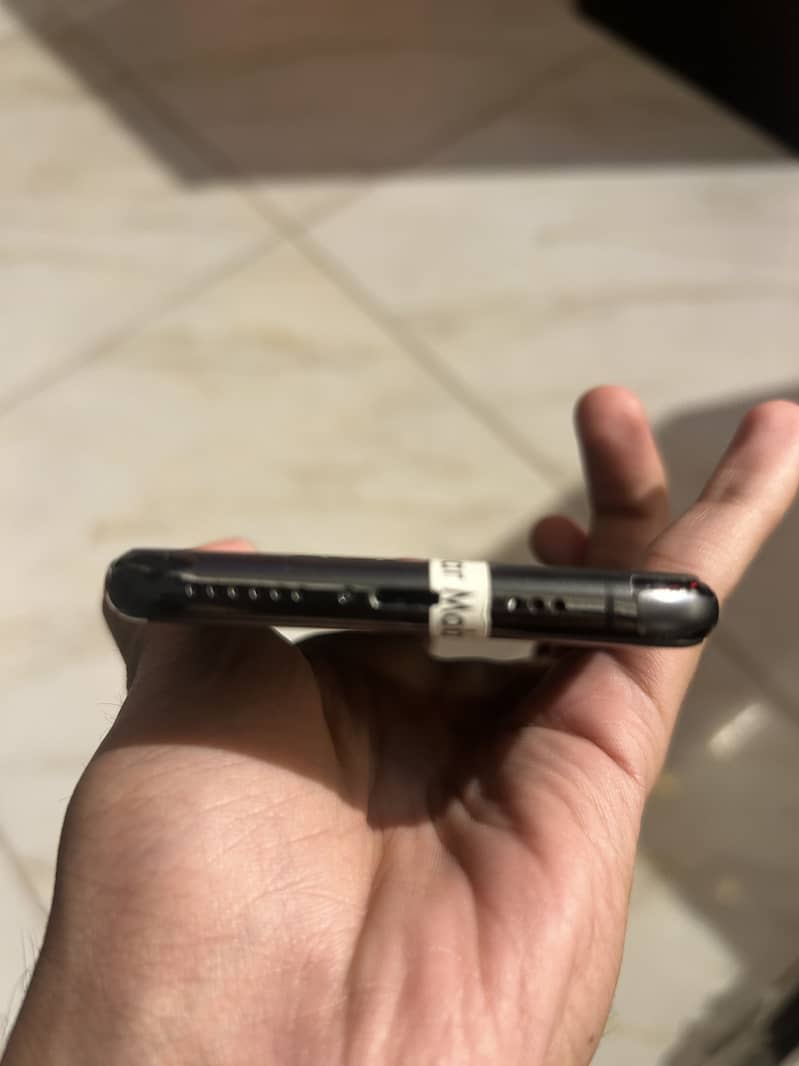 Apple iPhone 11 Pro 3