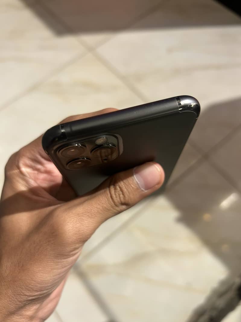 Apple iPhone 11 Pro 4